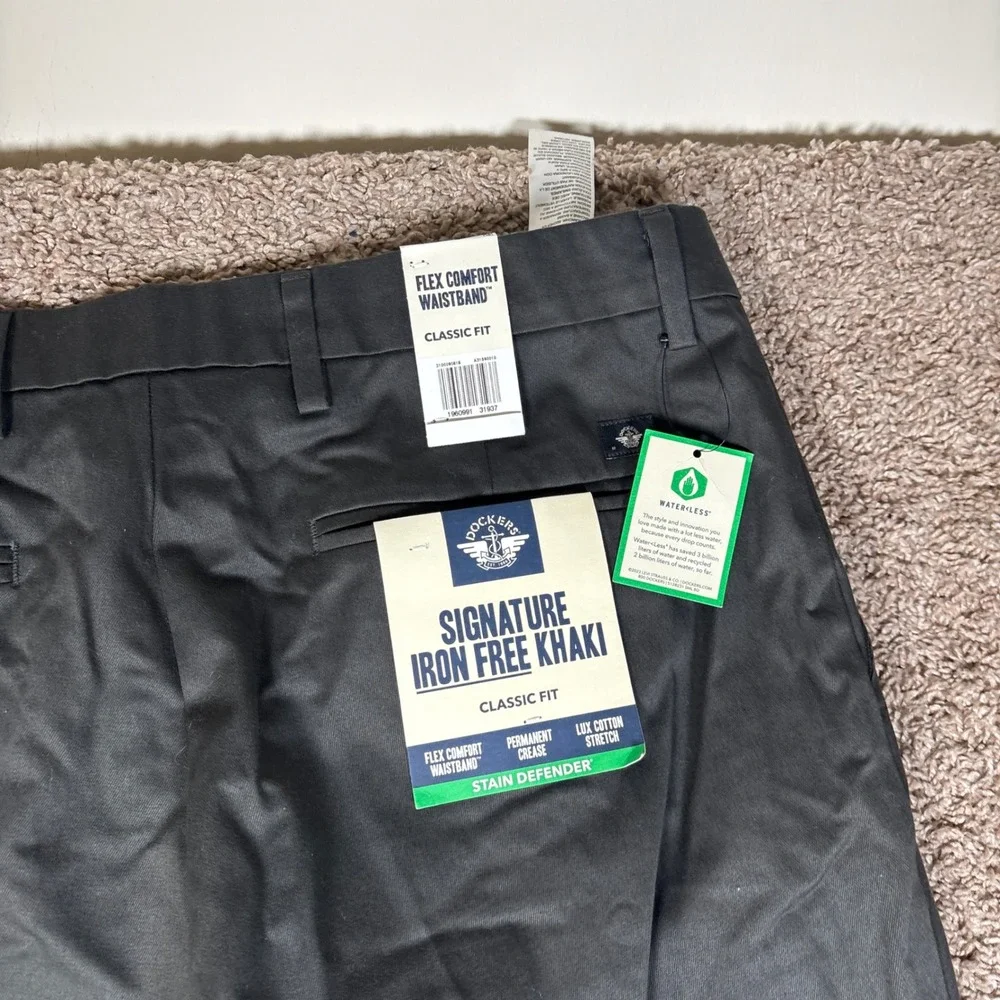 Dockers Mens Classic Fit Signature Iron Free Khaki Pants Size 36x29 Gray